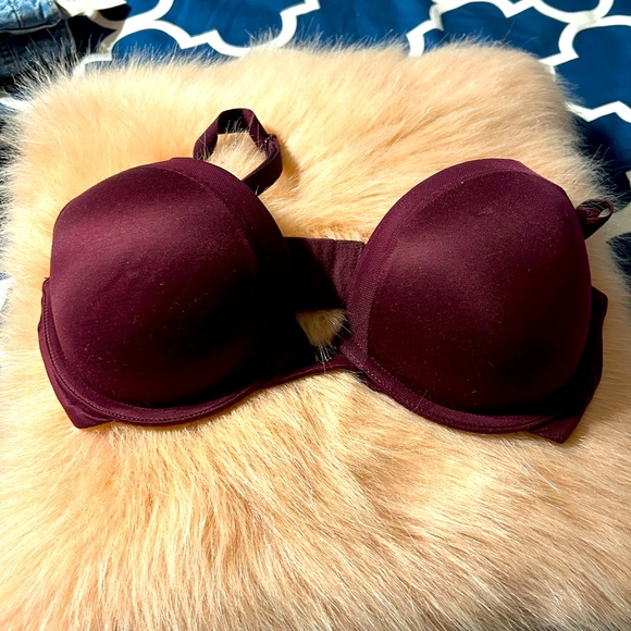 Victoria's Secret Other - Great Condition Victoria’s Secret Fabulous Bra Plunge in Berry 34D